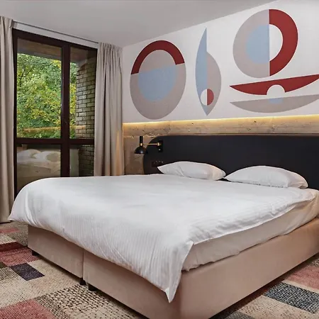 W Lesie Hotel 3*